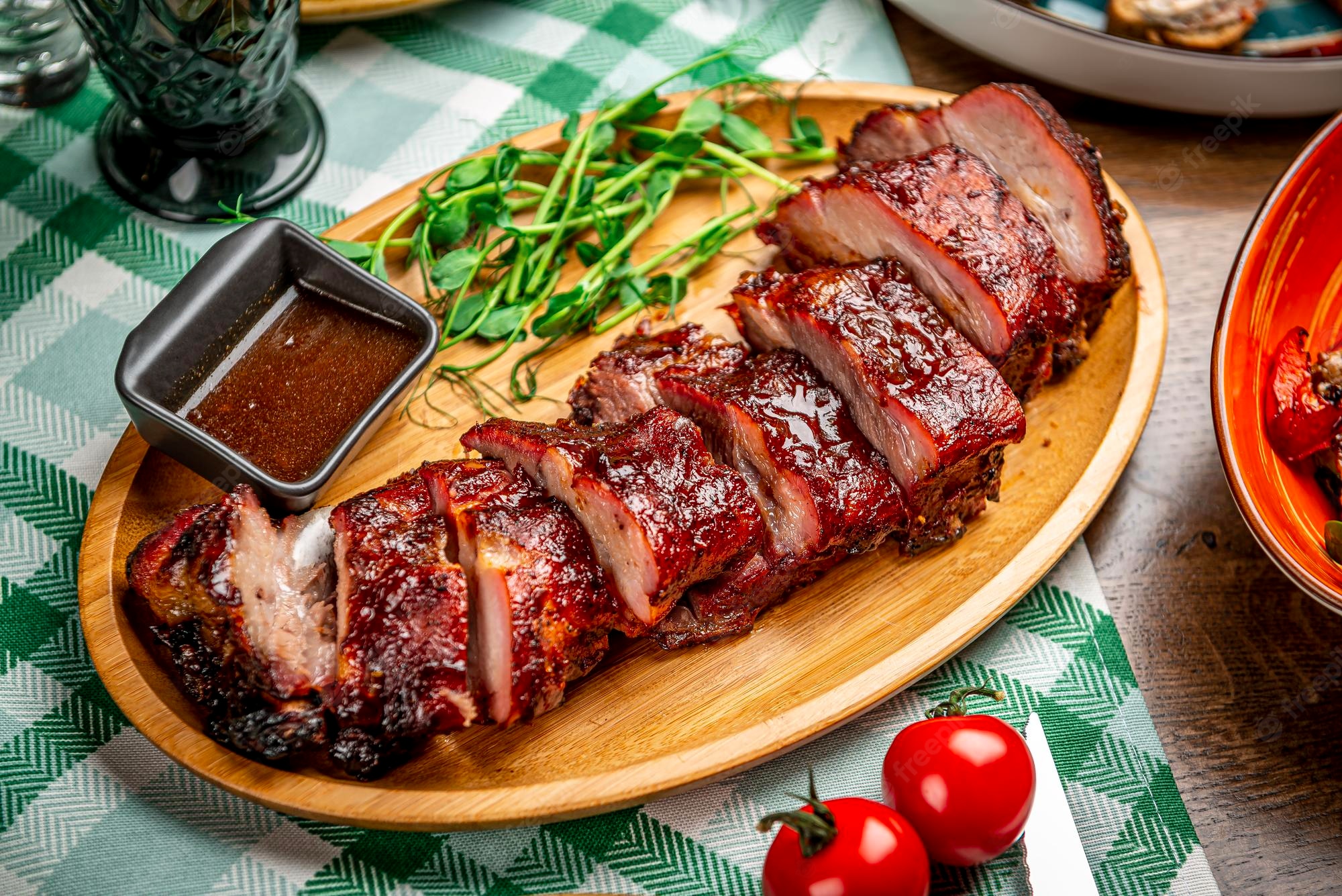 How many ribs are on a slab of baby back ribs